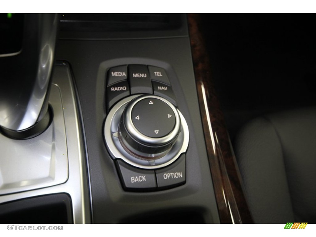 2013 BMW X5 xDrive 35d Controls Photo #75684324