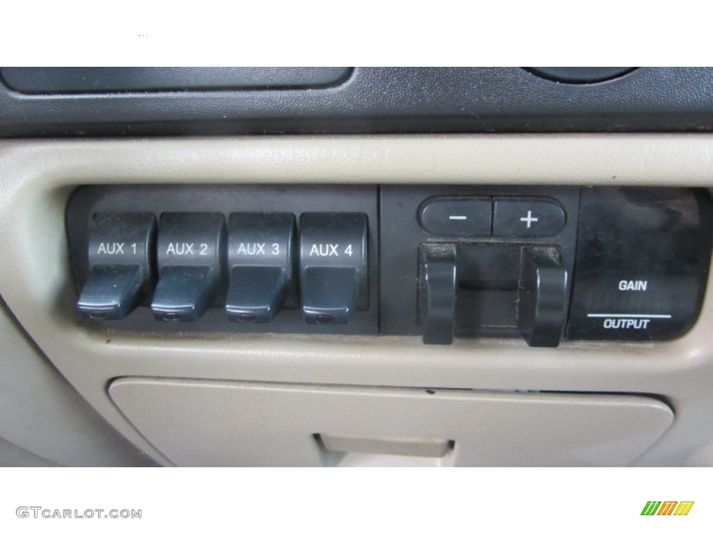 2005 Ford F350 Super Duty XL Crew Cab Chassis Controls Photos