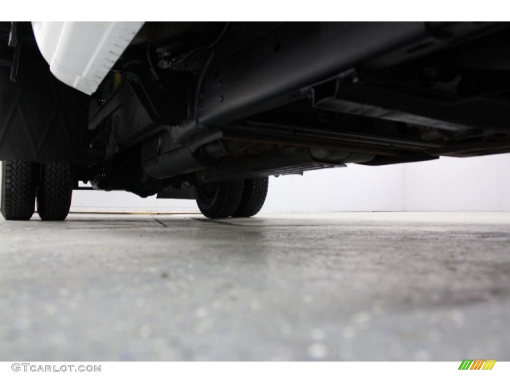 2005 Silverado 3500 Regular Cab 4x4 Chassis - Summit White / Dark Charcoal photo #31