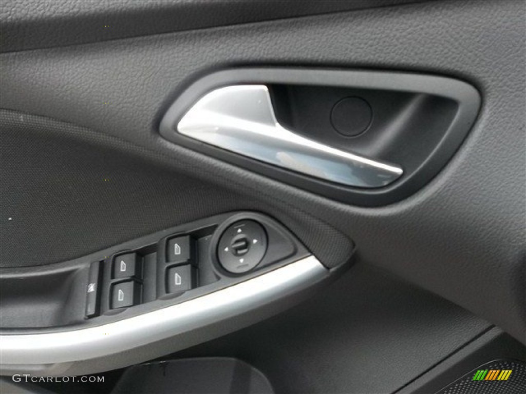 2012 Focus SE Sport Sedan - Black / Two-Tone Sport photo #11