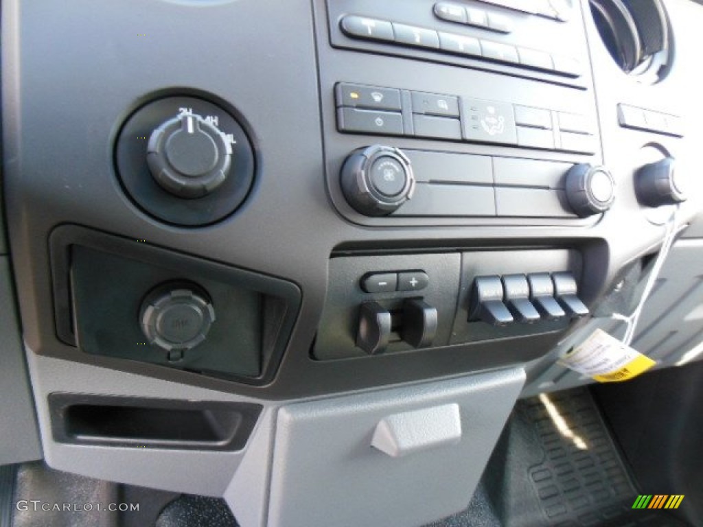2013 Ford F350 Super Duty XL Crew Cab 4x4 Chassis Controls Photo #75703254