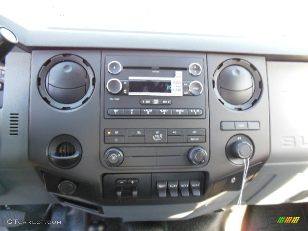 2013 Ford F550 Super Duty XL Crew Cab 4x4 Chassis Controls Photo #75704178