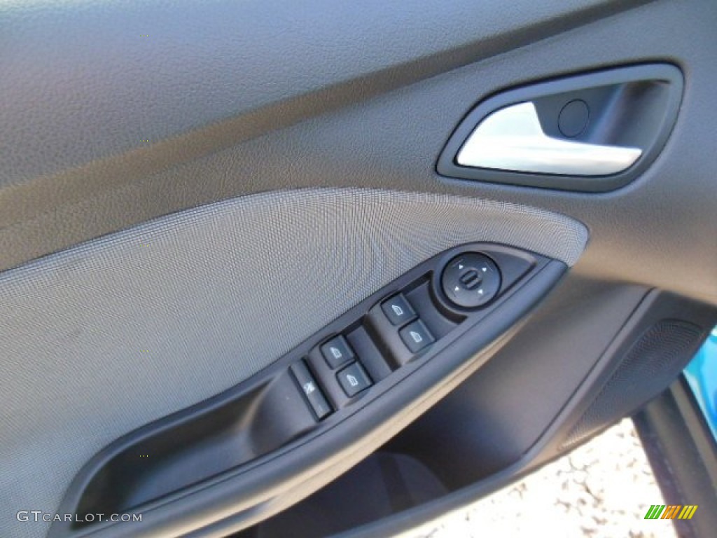 2013 Focus SE Hatchback - Blue Candy / Charcoal Black photo #14