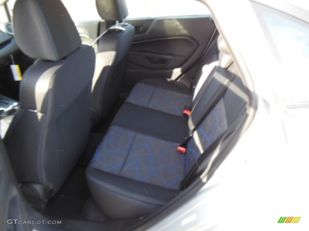 2013 Fiesta SE Sedan - Ingot Silver / Charcoal Black photo #13