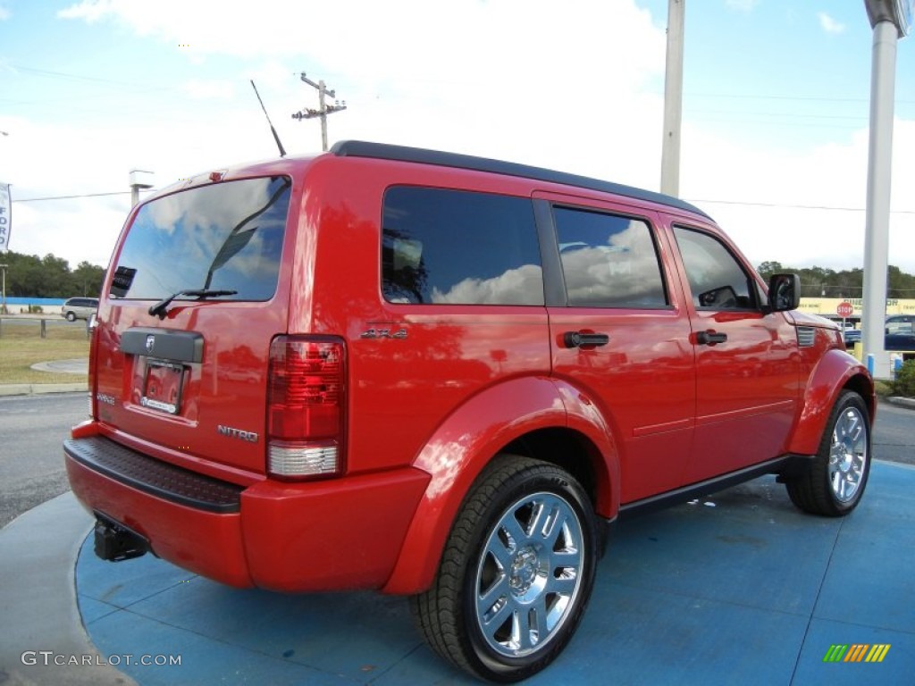 2011 Nitro Heat 4x4 - Redline 2-Coat Pearl / Dark Slate Gray photo #5