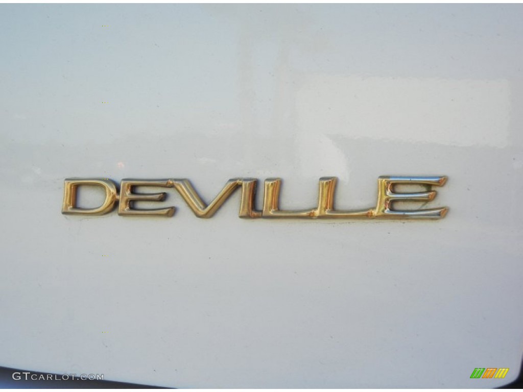 2004 Cadillac DeVille DTS Marks and Logos Photos