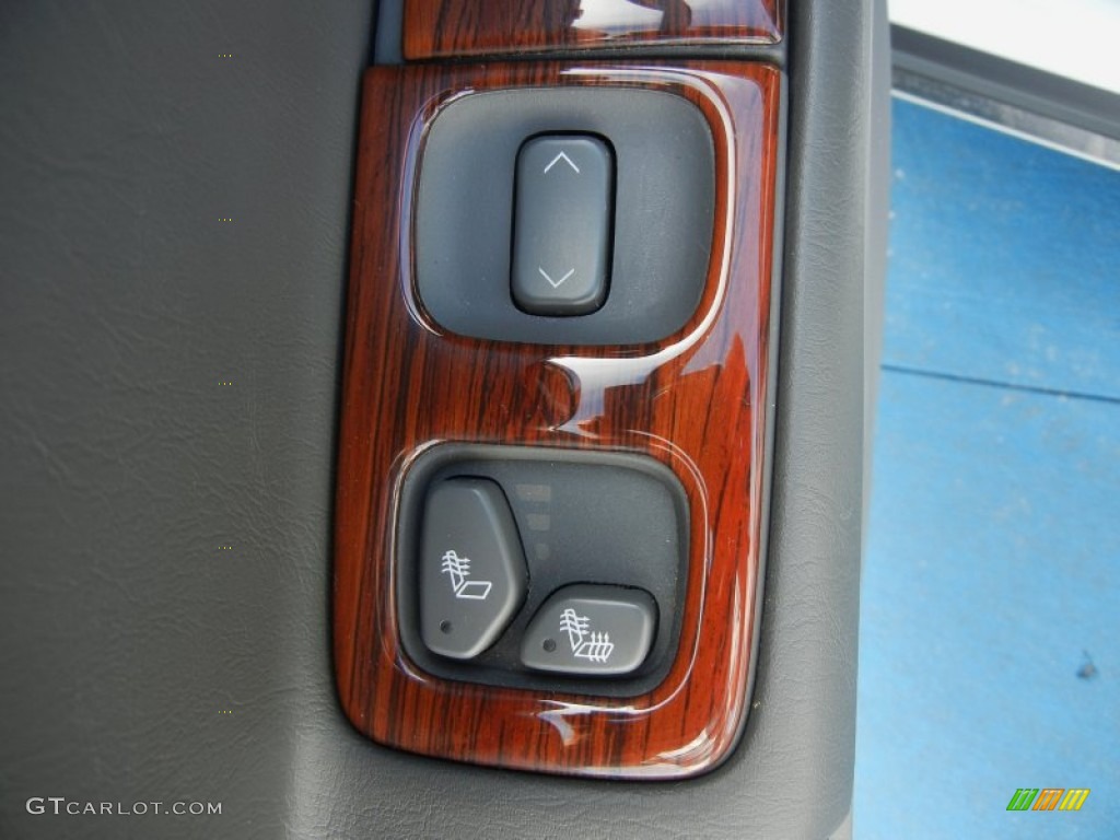 2004 Cadillac DeVille DTS Controls Photo #75706152