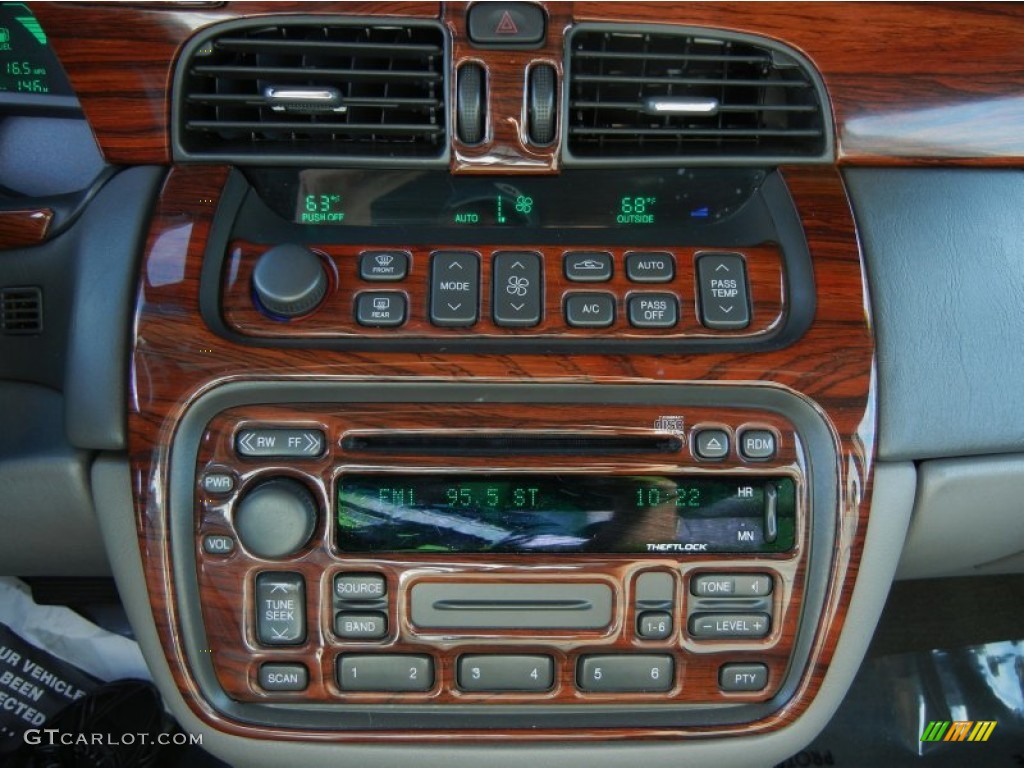 2004 Cadillac DeVille DTS Controls Photo #75706248