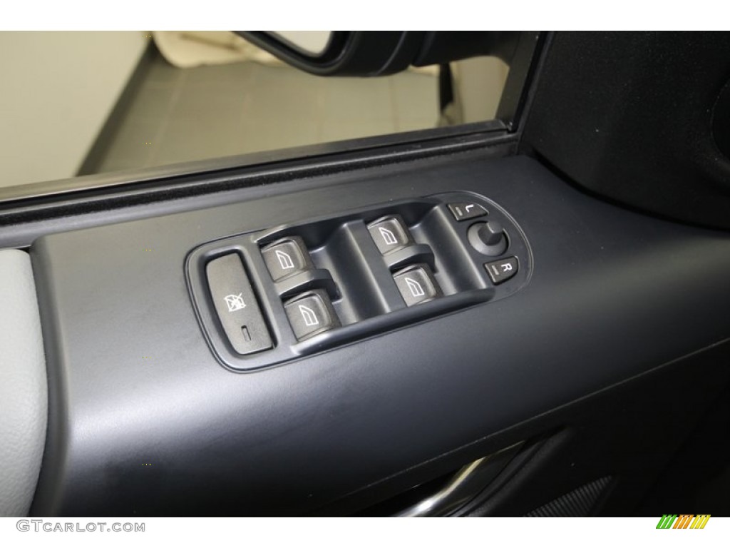 2010 Land Rover LR2 HSE Controls Photo #75712572