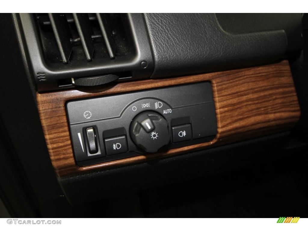 2010 Land Rover LR2 HSE Controls Photo #75712770