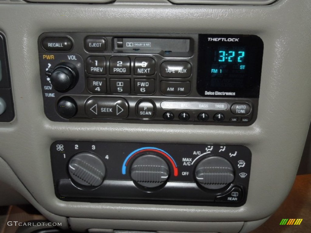 2001 Chevrolet Blazer LS Controls Photos