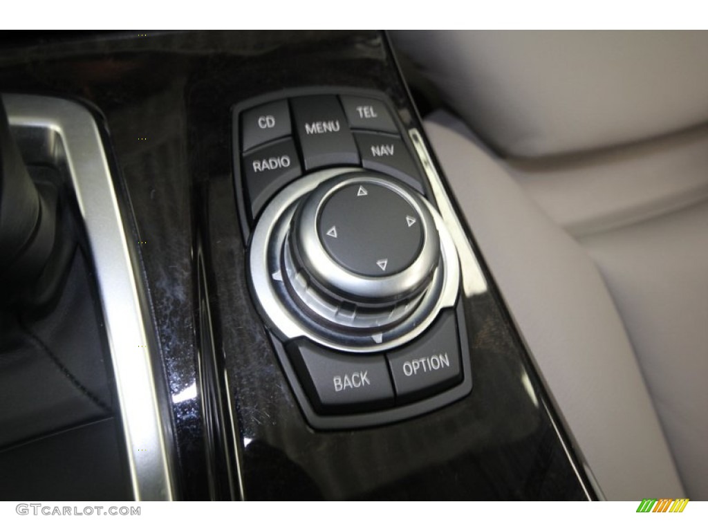 2011 BMW 5 Series 528i Sedan Controls Photo #75722667