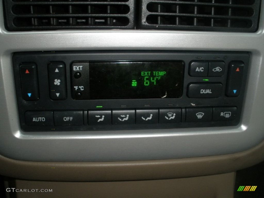 2002 Mercury Mountaineer AWD Controls Photo #75722919