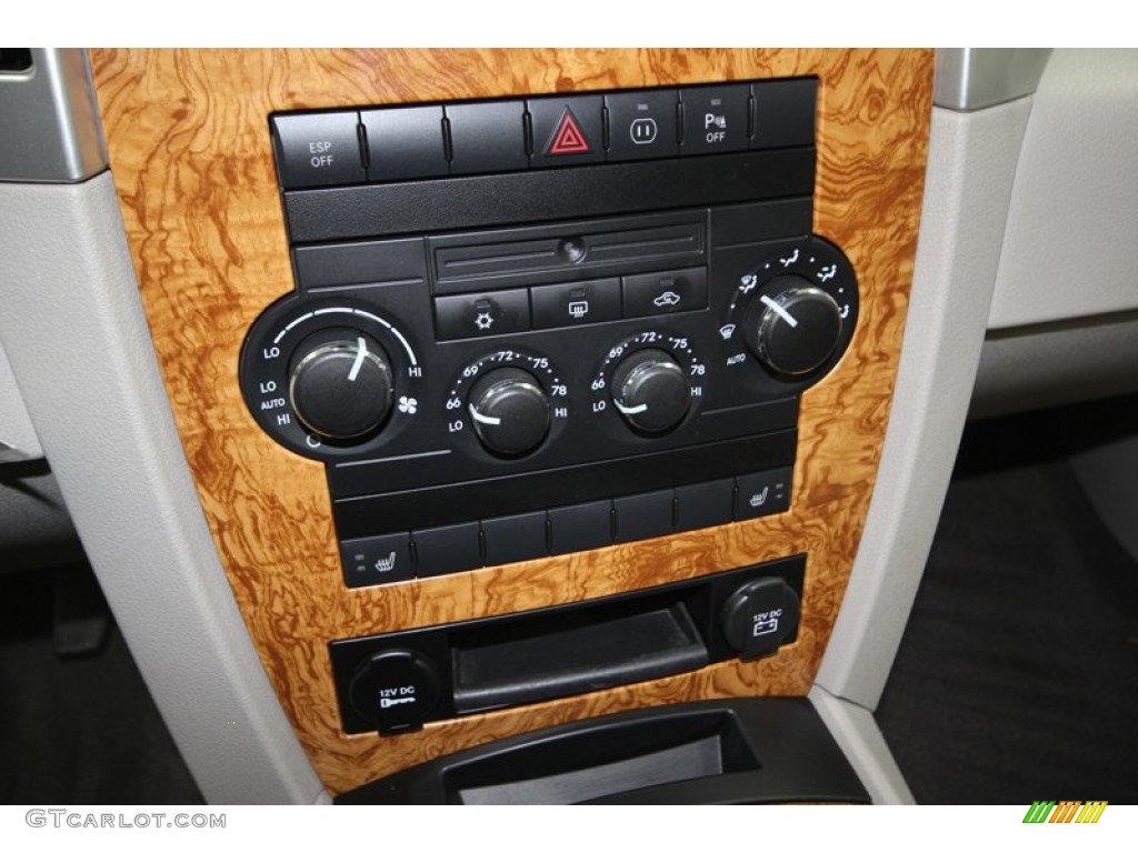 2009 Jeep Grand Cherokee Limited Controls Photo #75724659