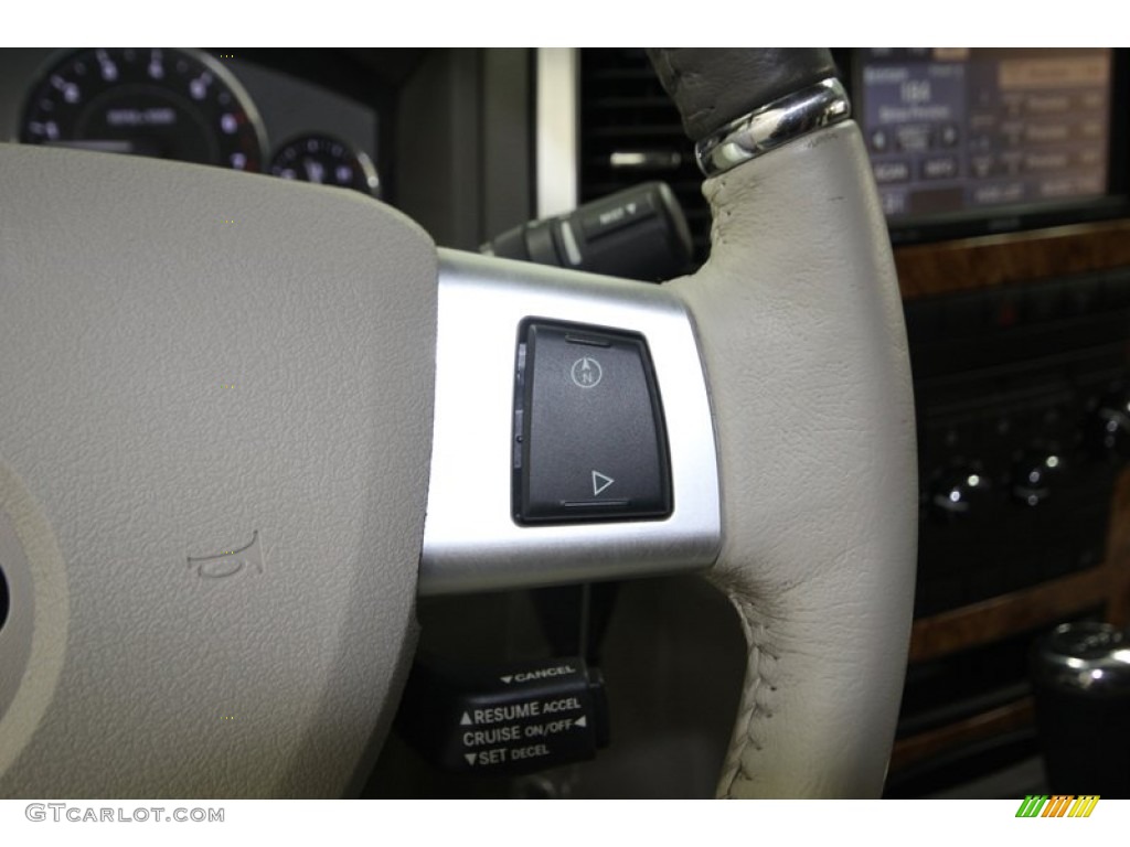 2009 Jeep Grand Cherokee Limited Controls Photo #75724668