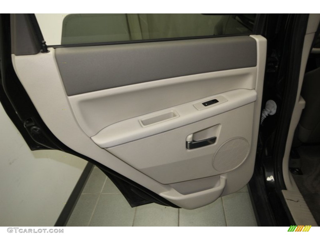 2009 Jeep Grand Cherokee Limited Dark Slate Gray/Light Graystone Royale Leather Door Panel Photo #75724680