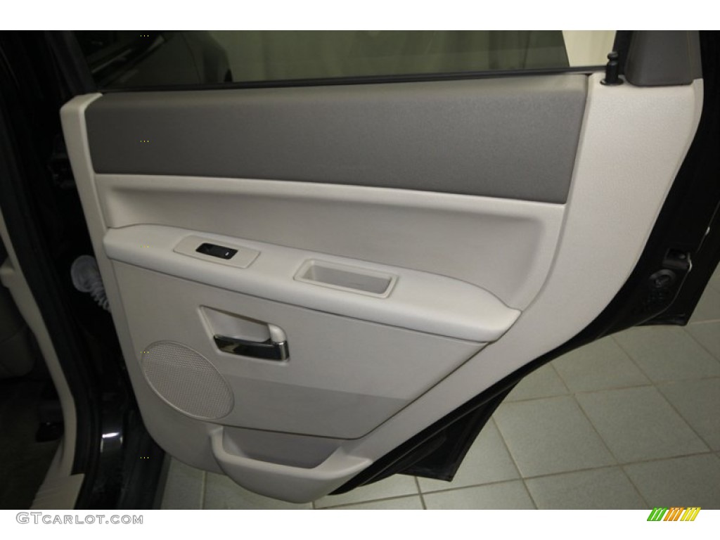 2009 Jeep Grand Cherokee Limited Dark Slate Gray/Light Graystone Royale Leather Door Panel Photo #75724698
