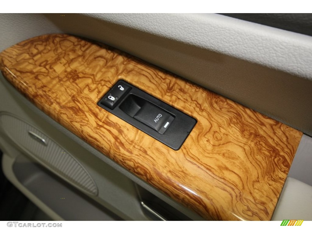 2009 Jeep Grand Cherokee Limited Controls Photos