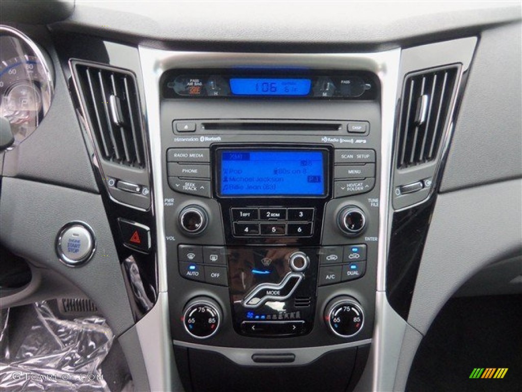 2013 Hyundai Sonata Limited Controls Photo #75727370