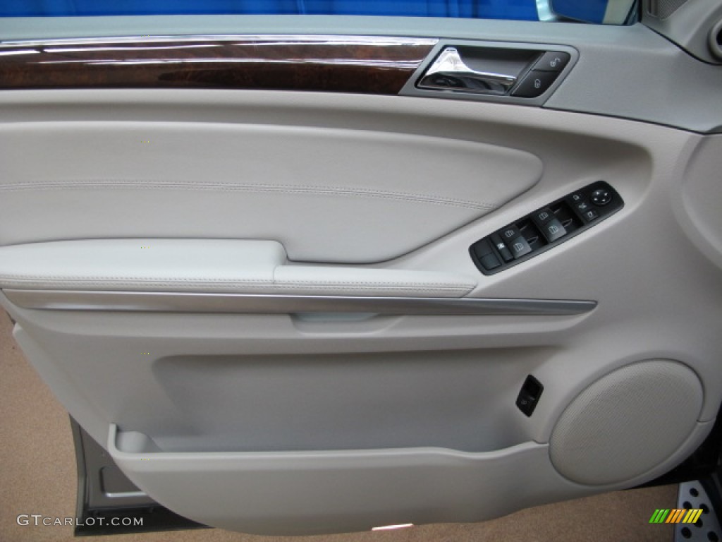 2010 ML 350 4Matic - Palladium Silver Metallic / Ash photo #38