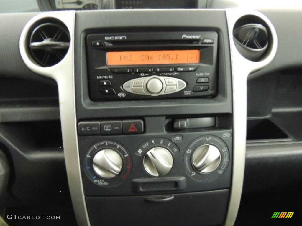 2006 Scion xB Standard xB Model Controls Photo #75737485