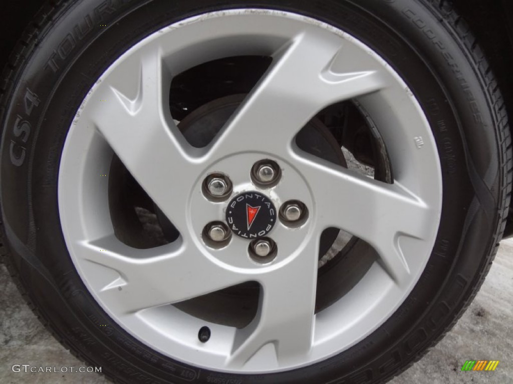 2004 Pontiac Vibe Standard Vibe Model Wheel Photo #75740387