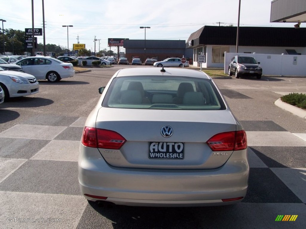 2011 Jetta SEL Sedan - White Gold Metallic / Cornsilk Beige photo #4