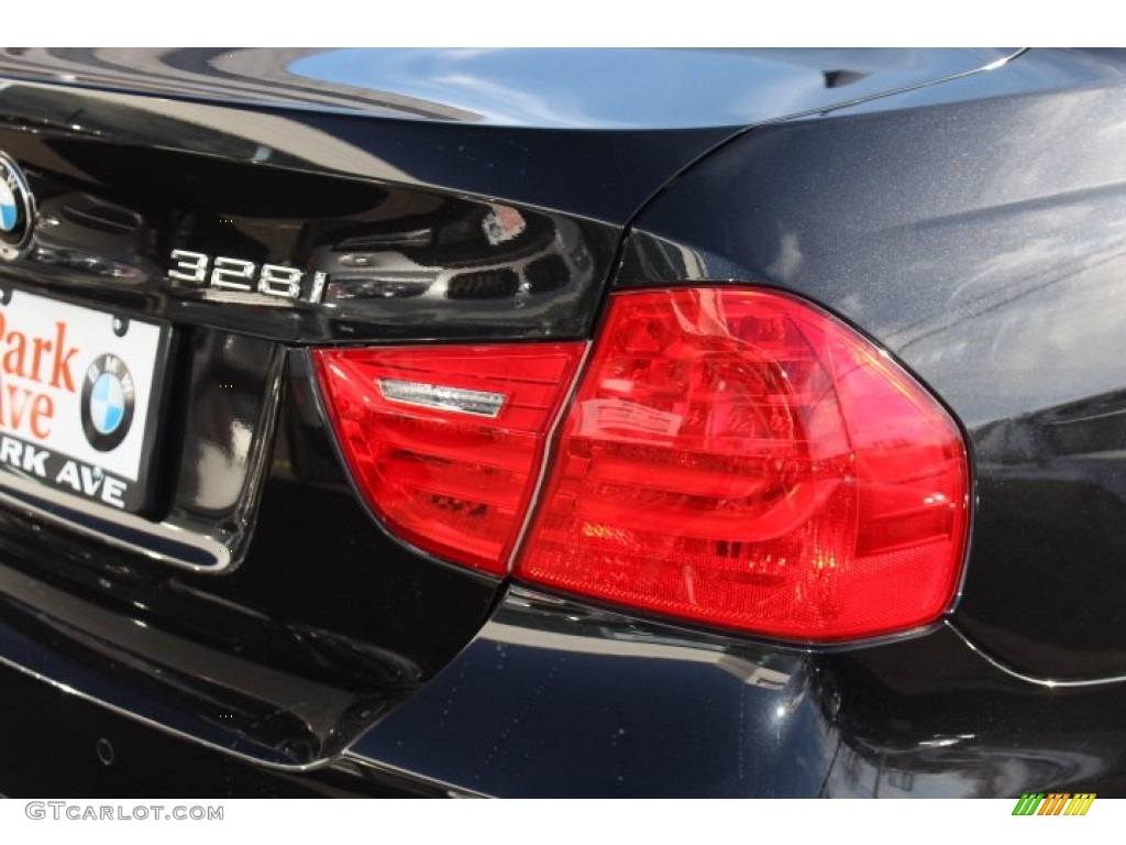 2010 3 Series 328i xDrive Sedan - Black Sapphire Metallic / Black photo #22