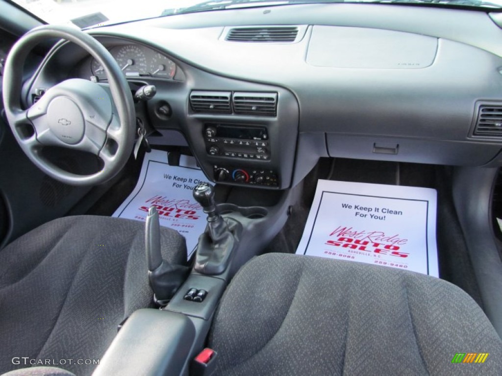 2003 Cavalier LS Coupe - Black / Graphite Gray photo #16