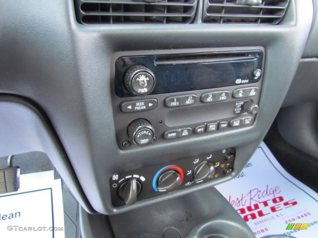 2003 Cavalier LS Coupe - Black / Graphite Gray photo #23