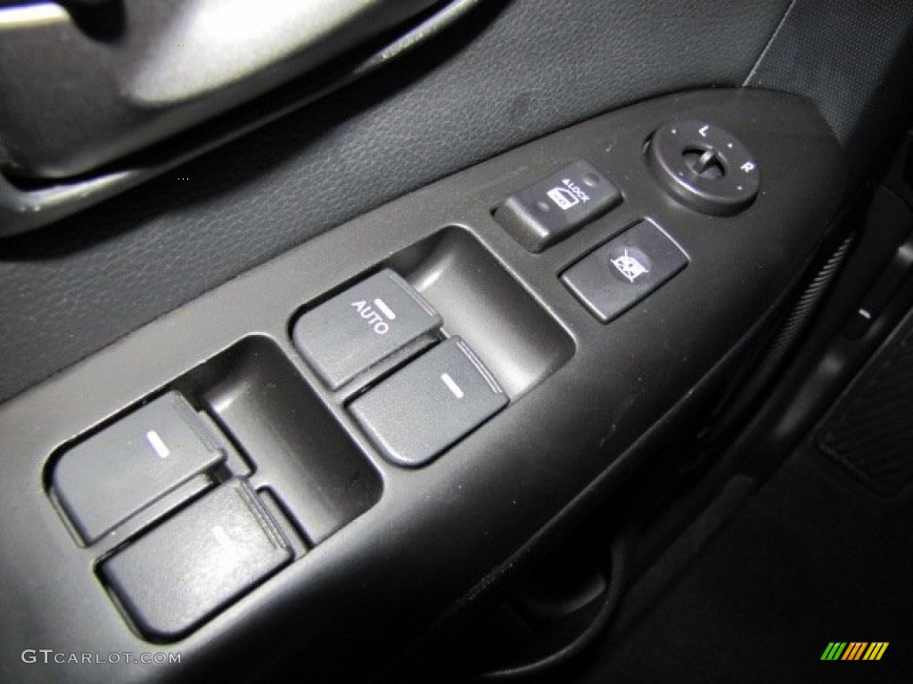 2011 Kia Soul + Controls Photo #75750617