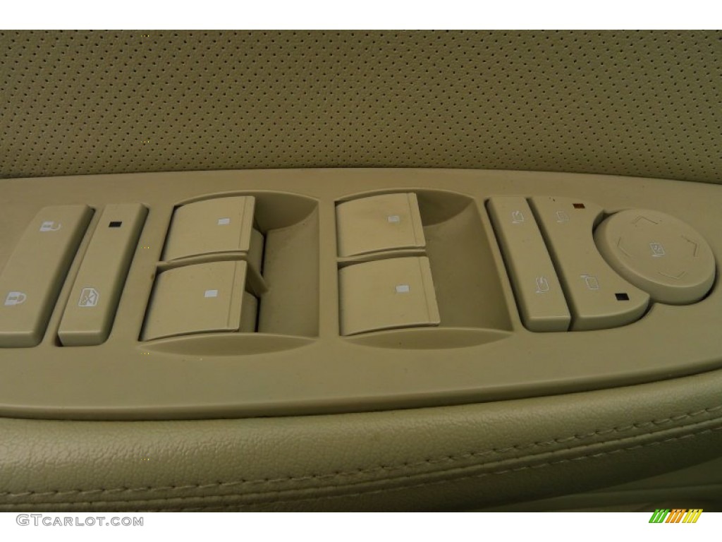 2011 Cadillac DTS Premium Controls Photo #75751685