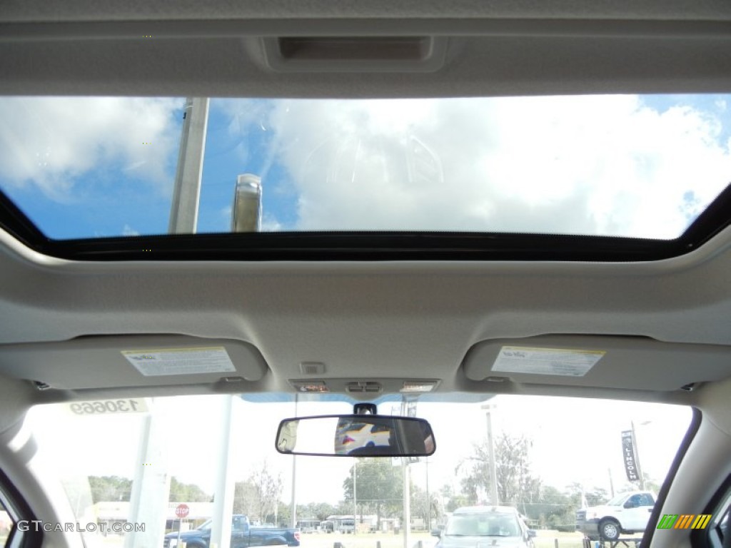 2013 Fiesta SE Sedan - Ingot Silver / Charcoal Black/Blue Accent photo #7