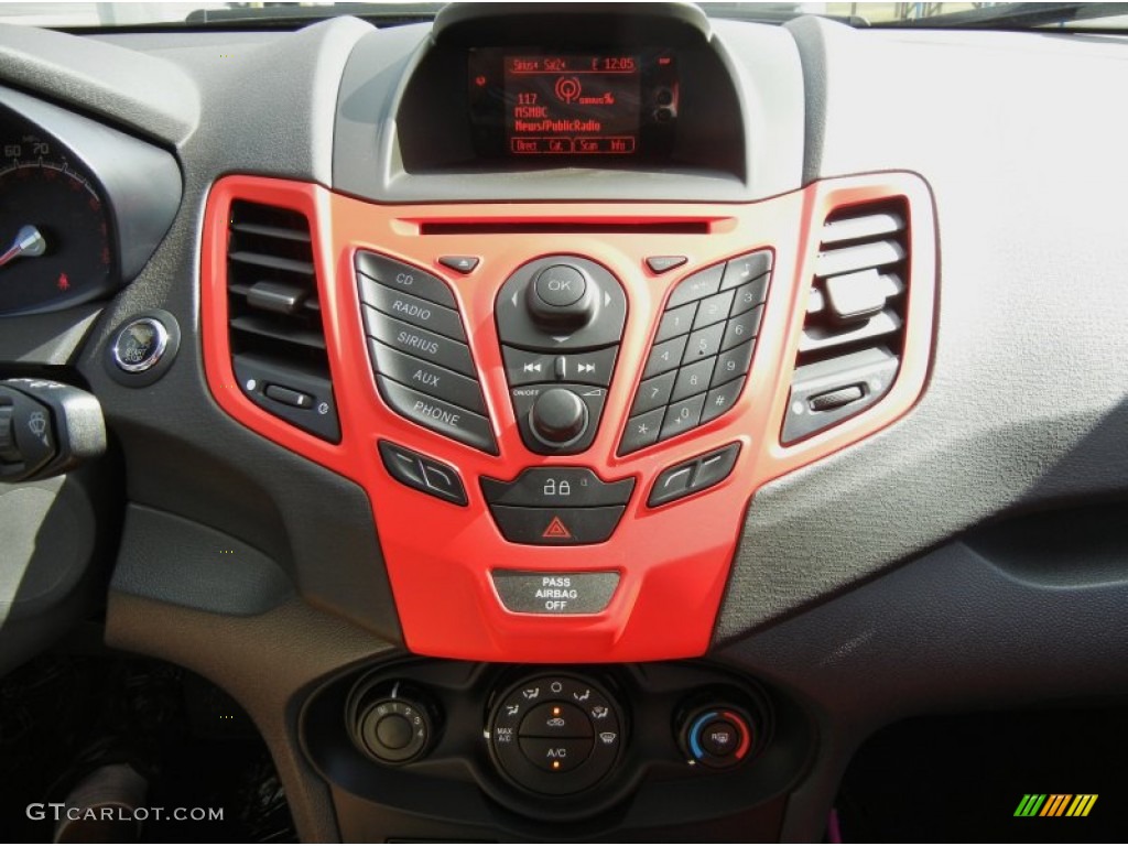 2013 Ford Fiesta Titanium Hatchback Controls Photo #75752207