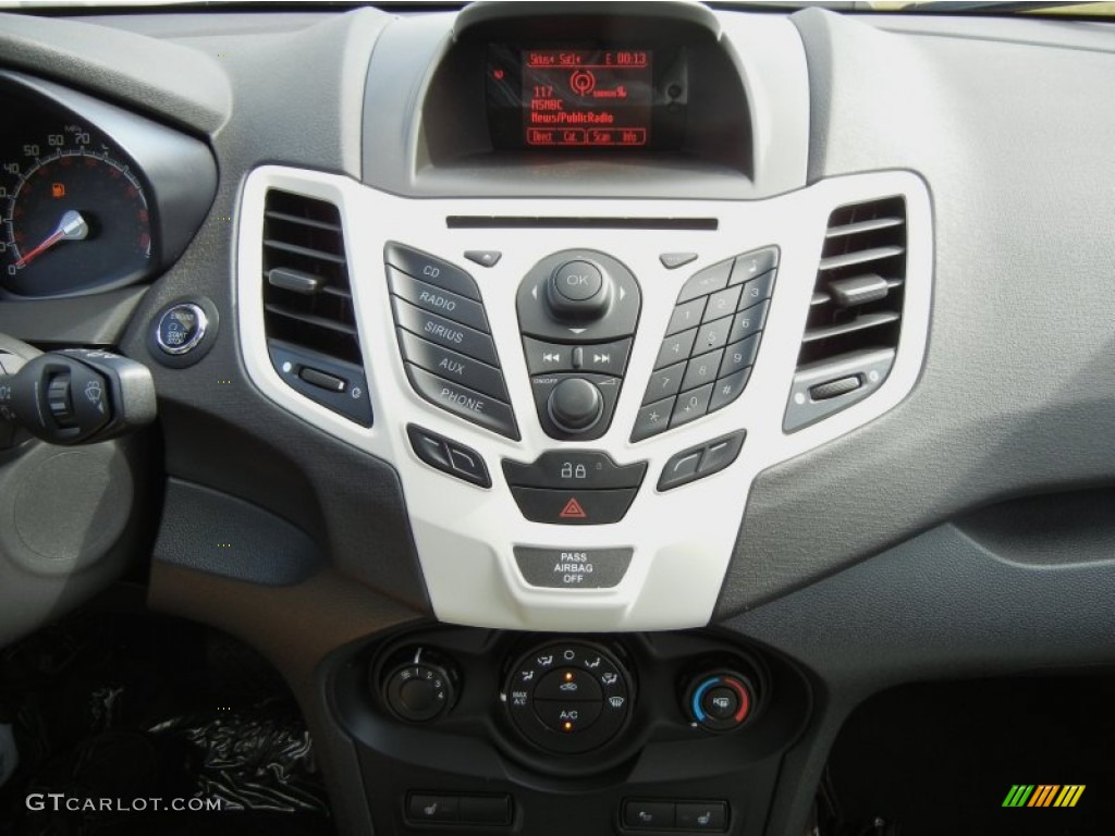 2013 Ford Fiesta Titanium Hatchback Controls Photo #75752754