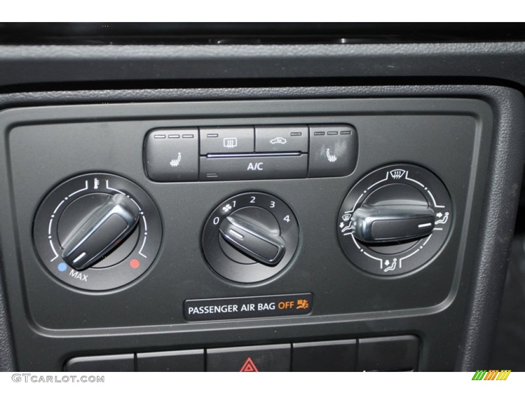 2013 Volkswagen Beetle Turbo Fender Edition Controls Photo #75752902
