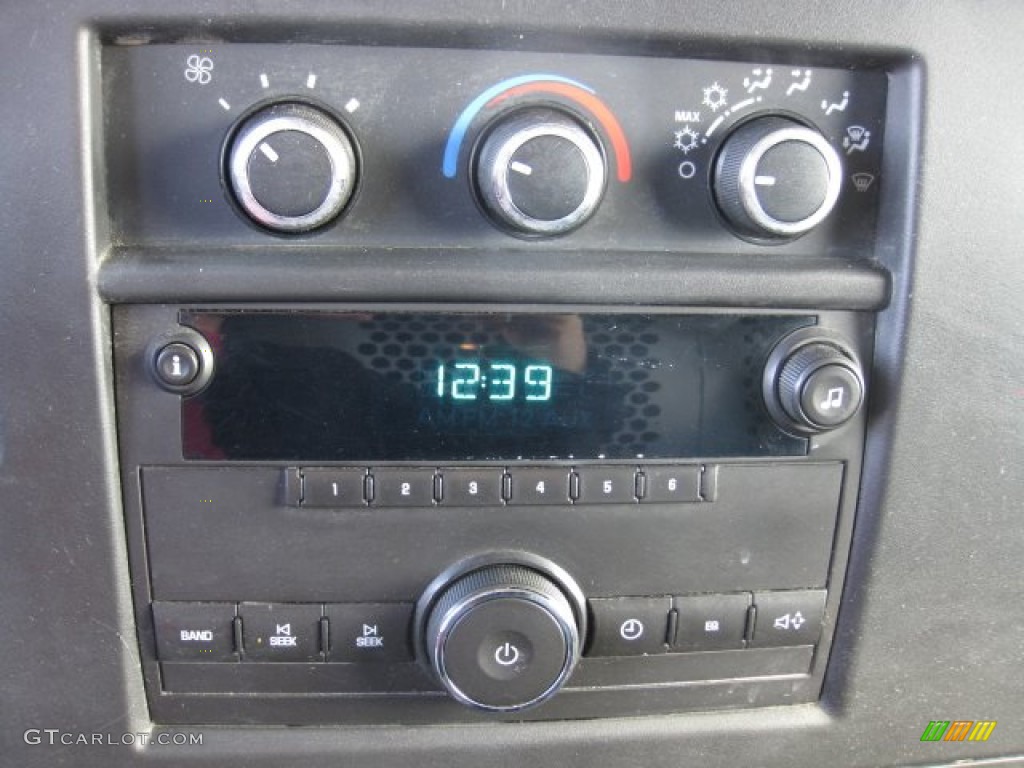 2009 Chevrolet Express 1500 Cargo Van Controls Photo #75753023
