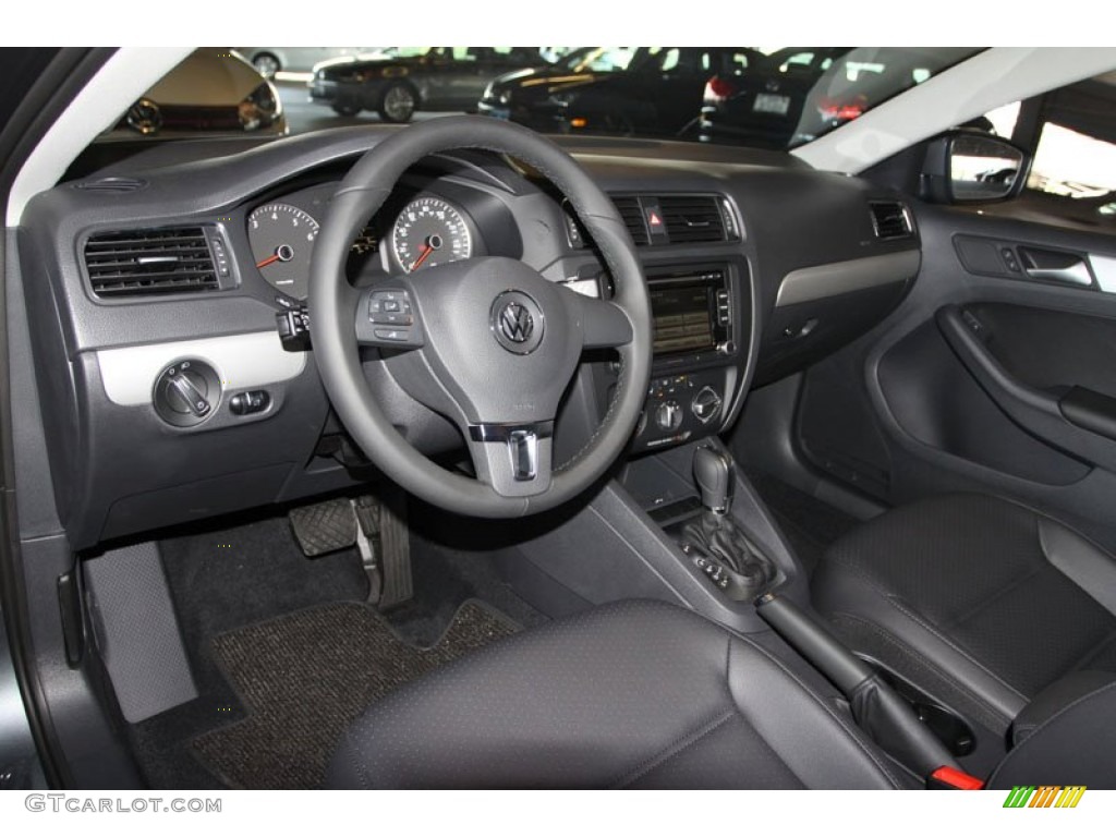 Titan Black Interior 2013 Volkswagen Jetta SE Sedan Photo #75754067