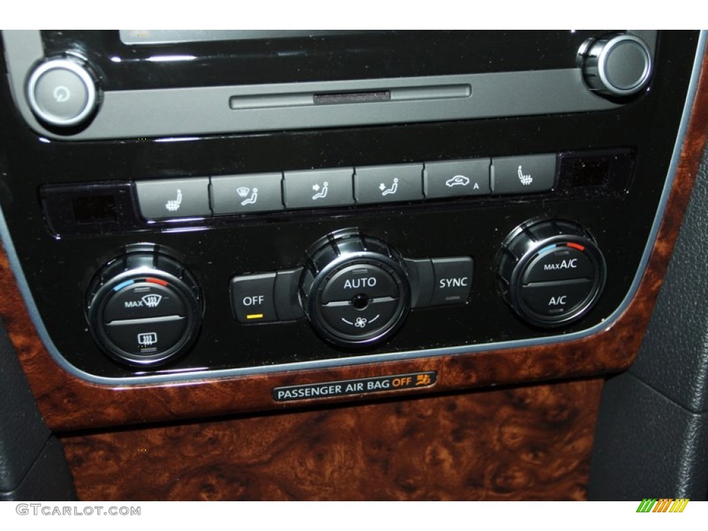 2013 Volkswagen Passat 2.5L SEL Controls Photo #75758339