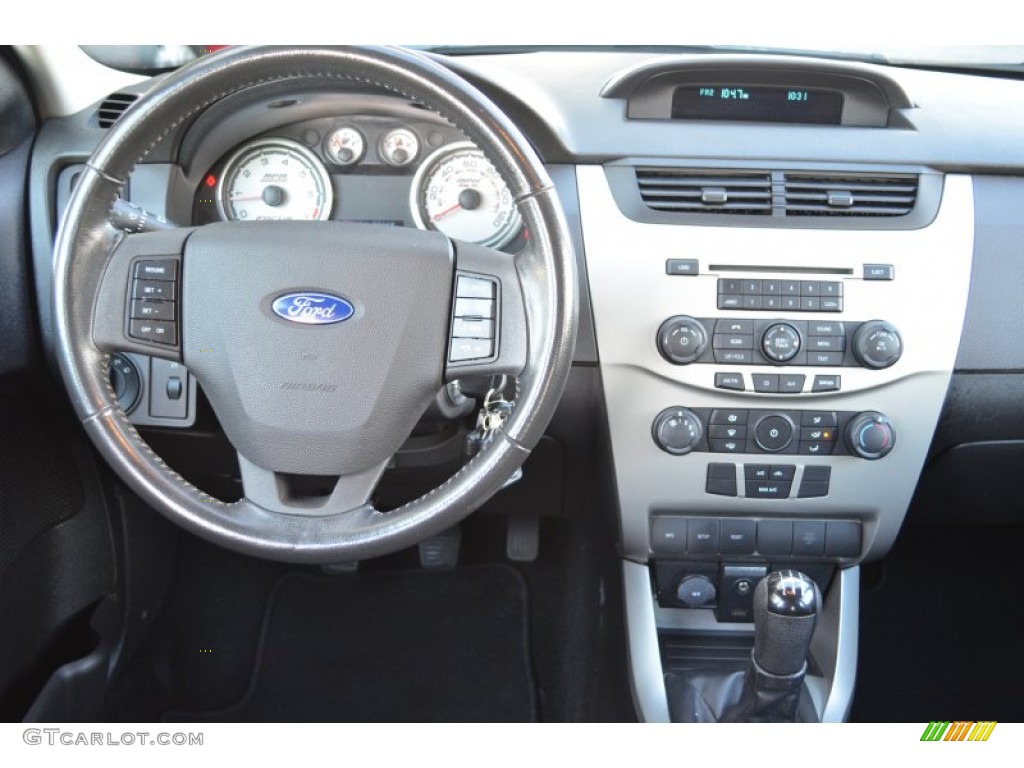 2008 Ford Focus SE Sedan Charcoal Black Dashboard Photo #75758516