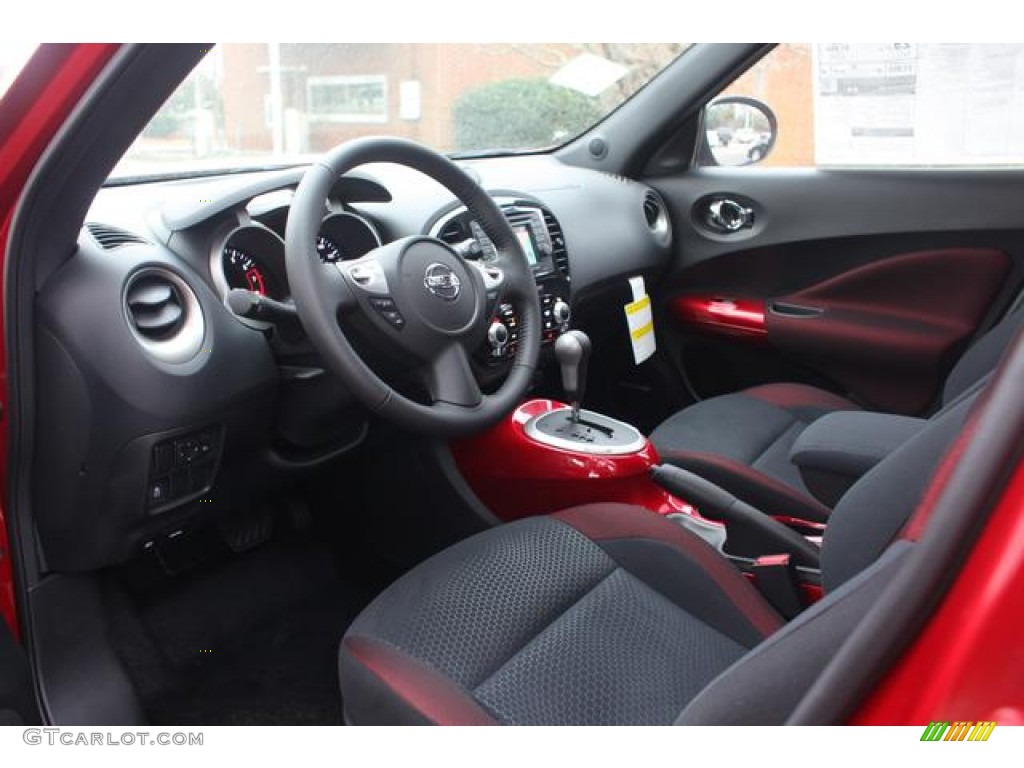 Black/Red/Red Trim Interior 2013 Nissan Juke SV Photo #75761777