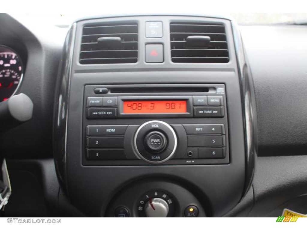 2013 Nissan Versa 1.6 SV Sedan Controls Photos