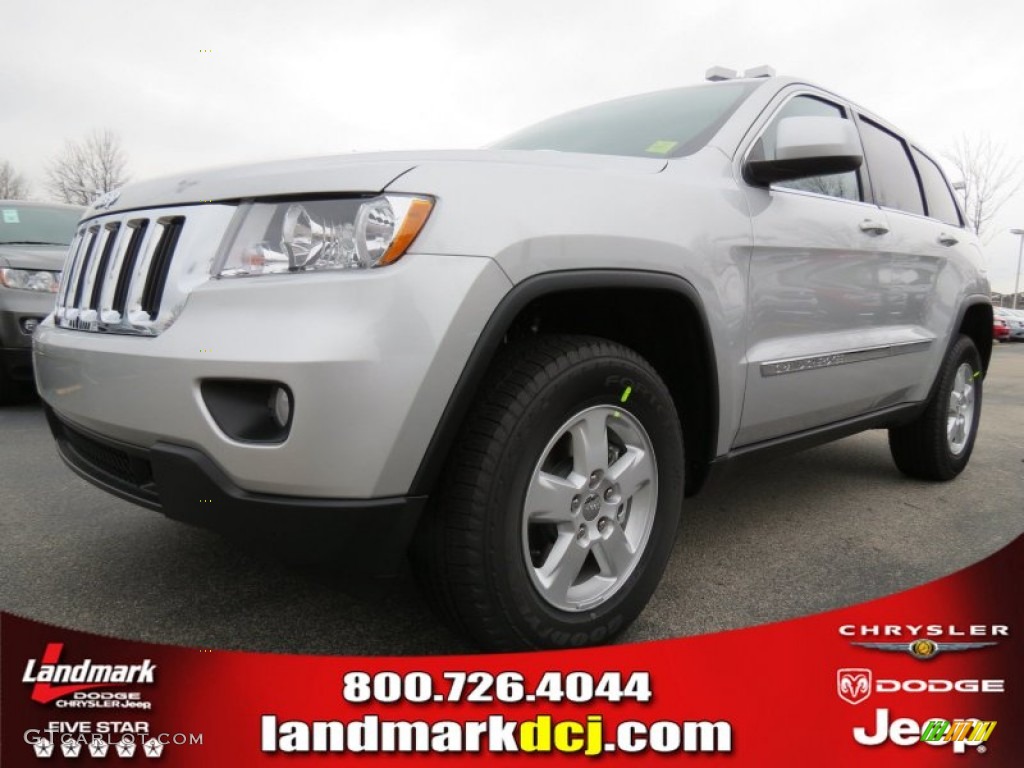 Bright Silver Metallic Jeep Grand Cherokee