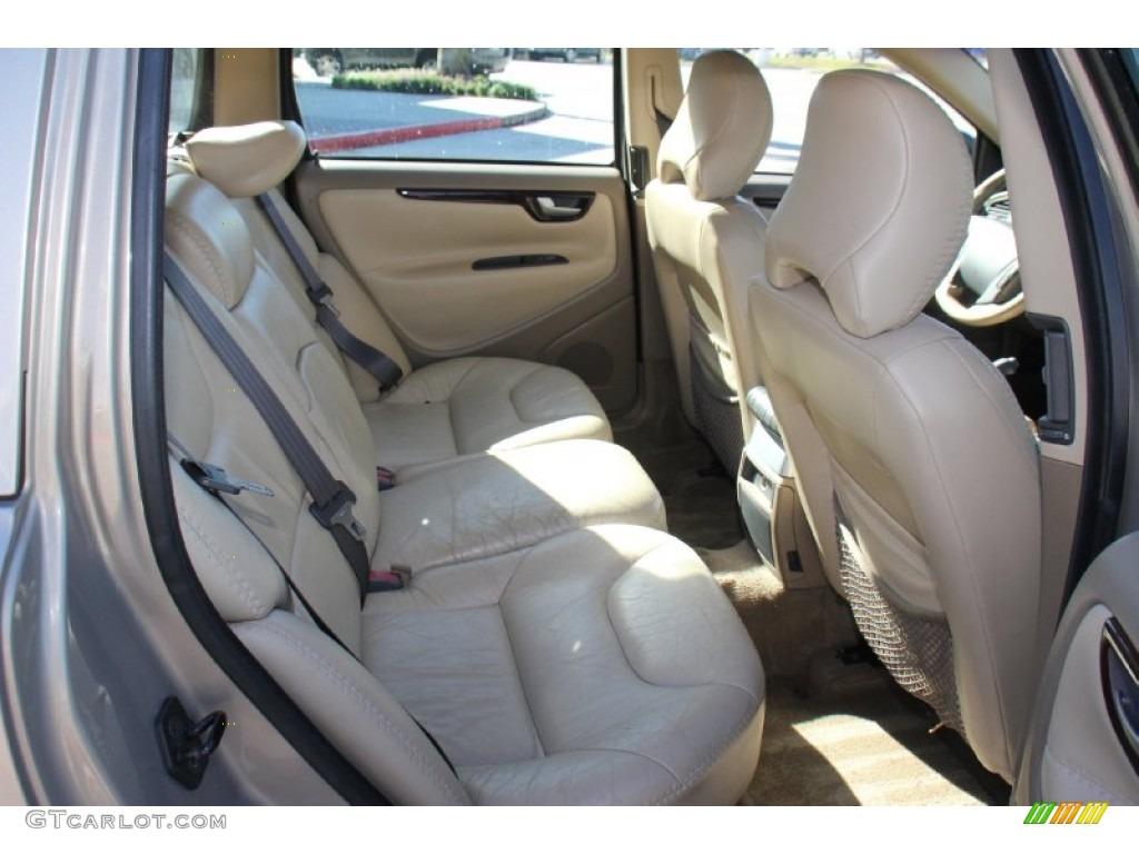 2001 Volvo V70 XC AWD Rear Seat Photo #75773936
