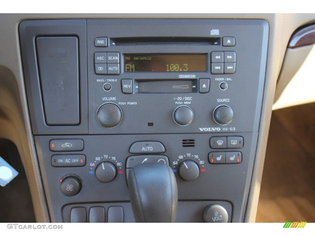 2001 Volvo V70 XC AWD Controls Photo #75774011