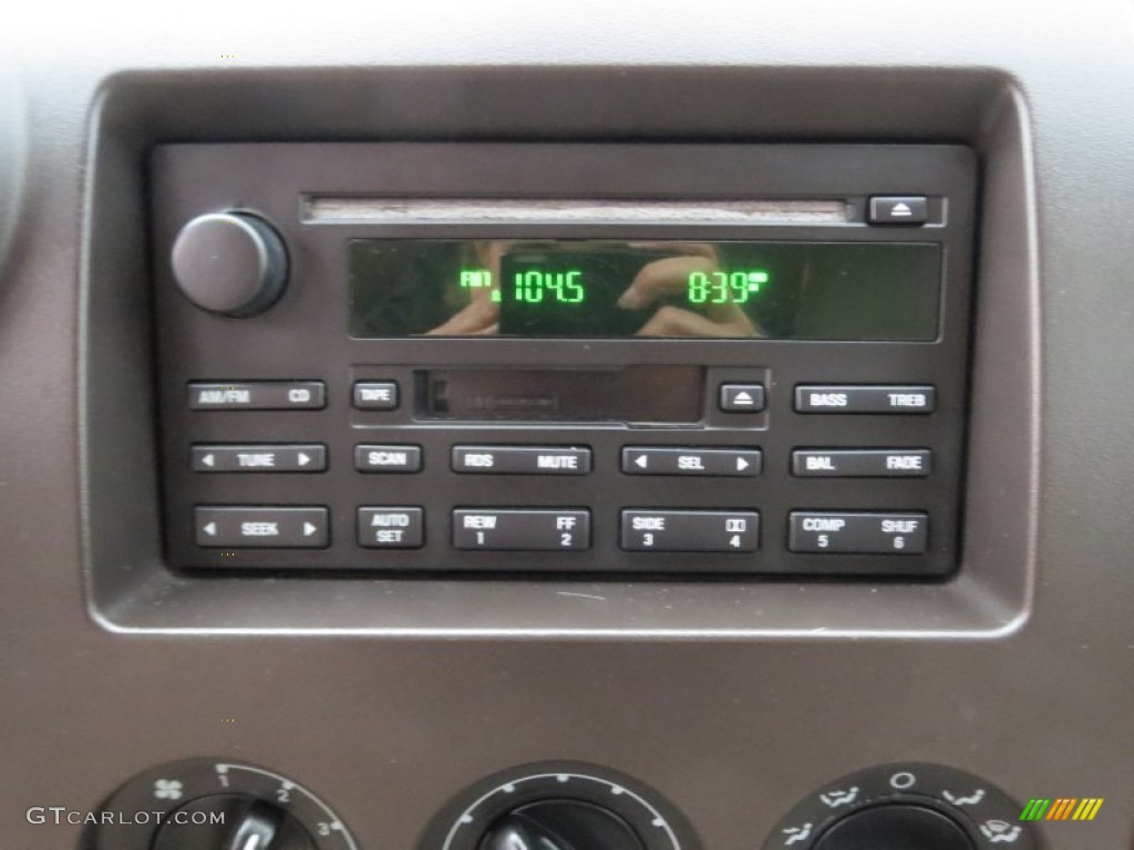 2004 Ford Expedition XLT Audio System Photos