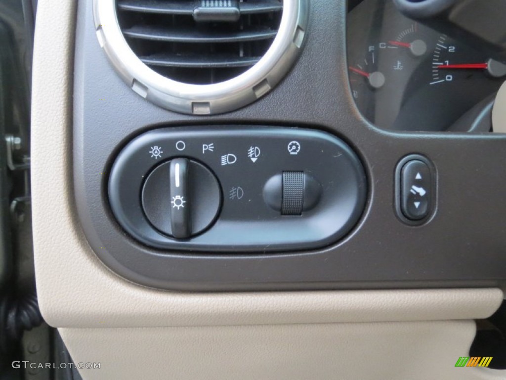 2004 Ford Expedition XLT Controls Photos