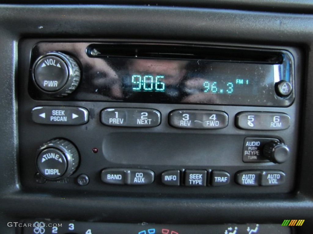 2004 Chevrolet Venture LS Audio System Photo #75777176