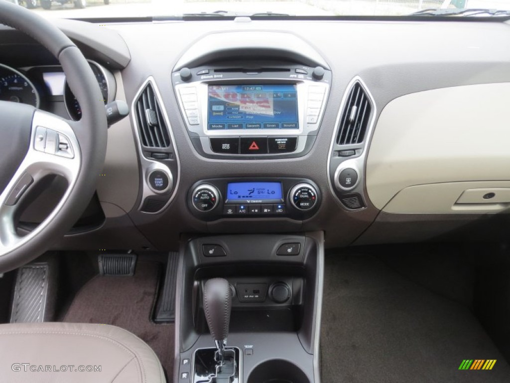 2013 Hyundai Tucson Limited AWD Controls Photo #75779336