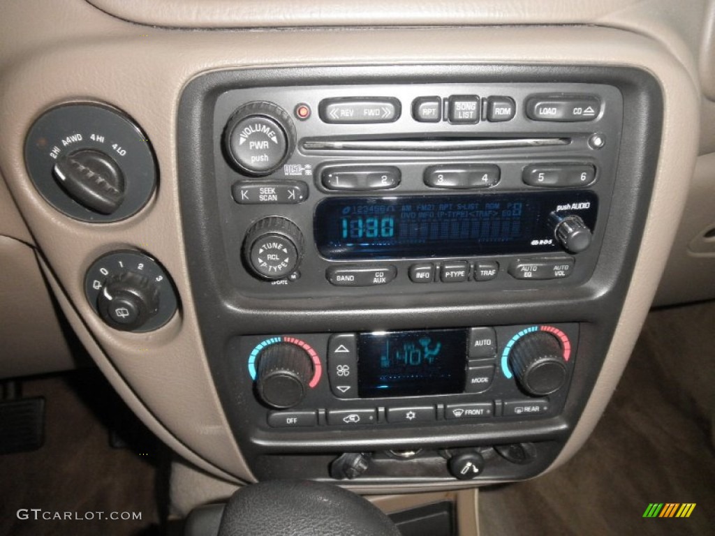 2004 Chevrolet TrailBlazer EXT LS 4x4 Controls Photo #75781148